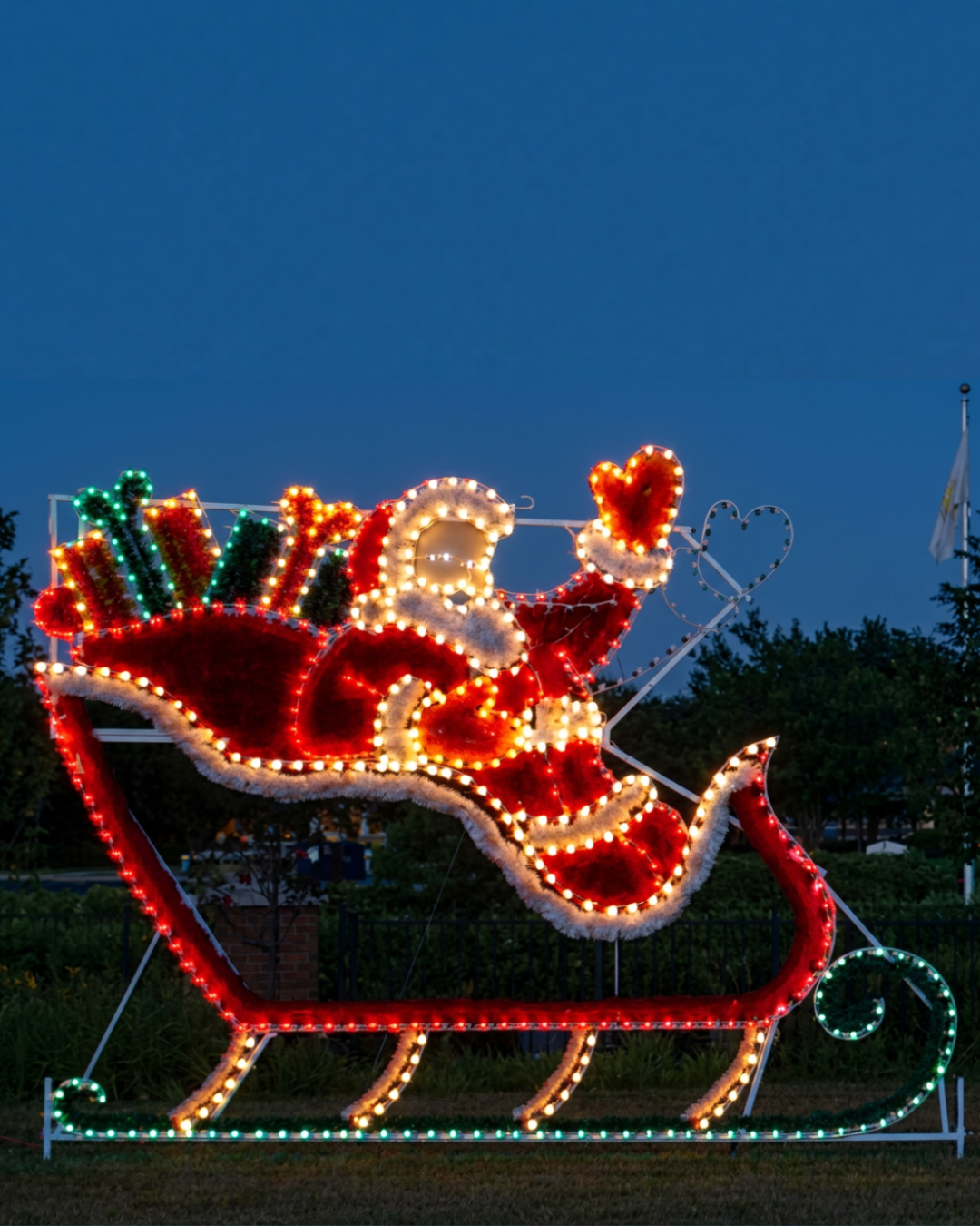 Custom Commercial Animated Sleigh Motif   (1223-N)